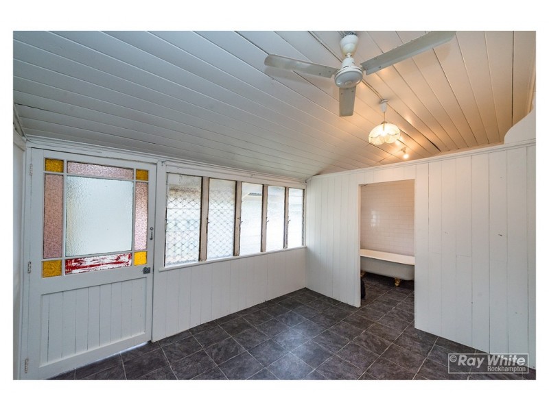 352 East Street, Depot Hill QLD 4700