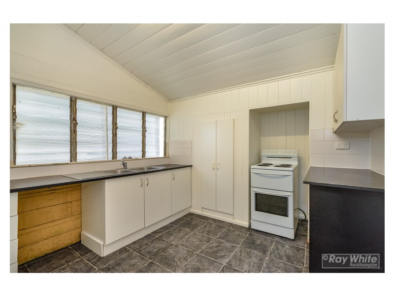 352 East Street, Depot Hill QLD 4700