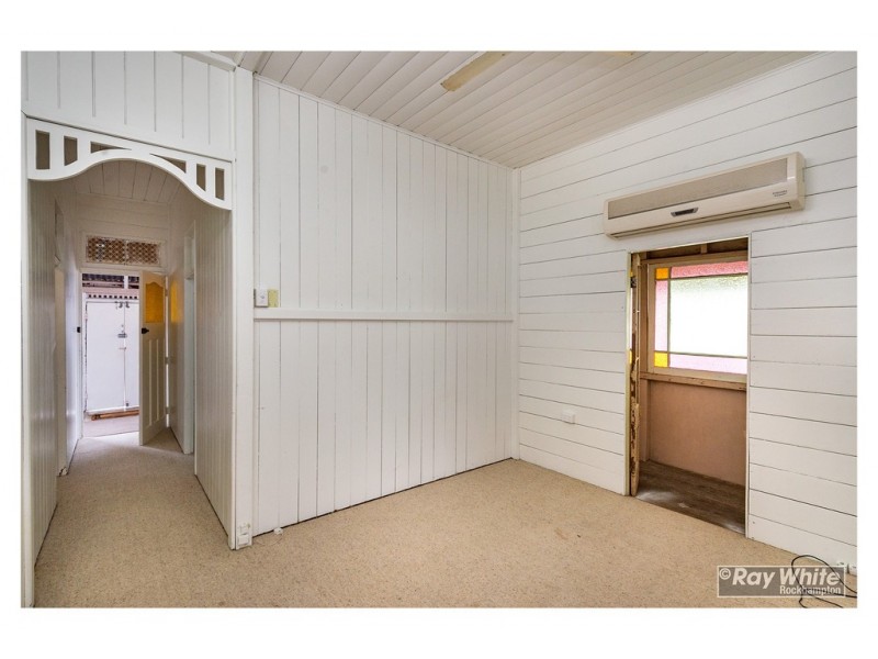 352 East Street, Depot Hill QLD 4700