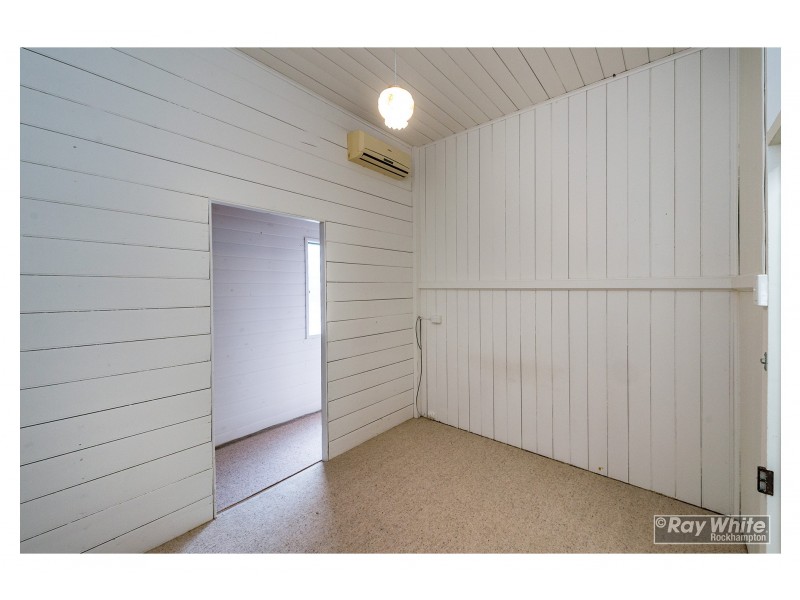 352 East Street, Depot Hill QLD 4700