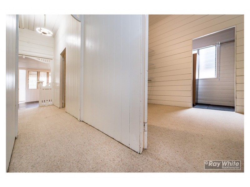 352 East Street, Depot Hill QLD 4700
