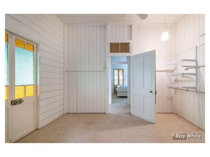 352 East Street, Depot Hill QLD 4700