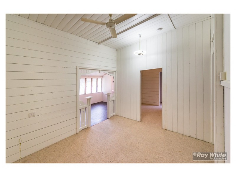 352 East Street, Depot Hill QLD 4700