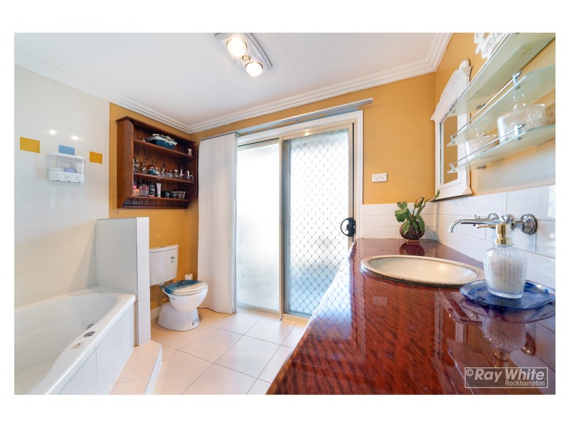 24 Sturt Drive, Glenlee QLD 4711