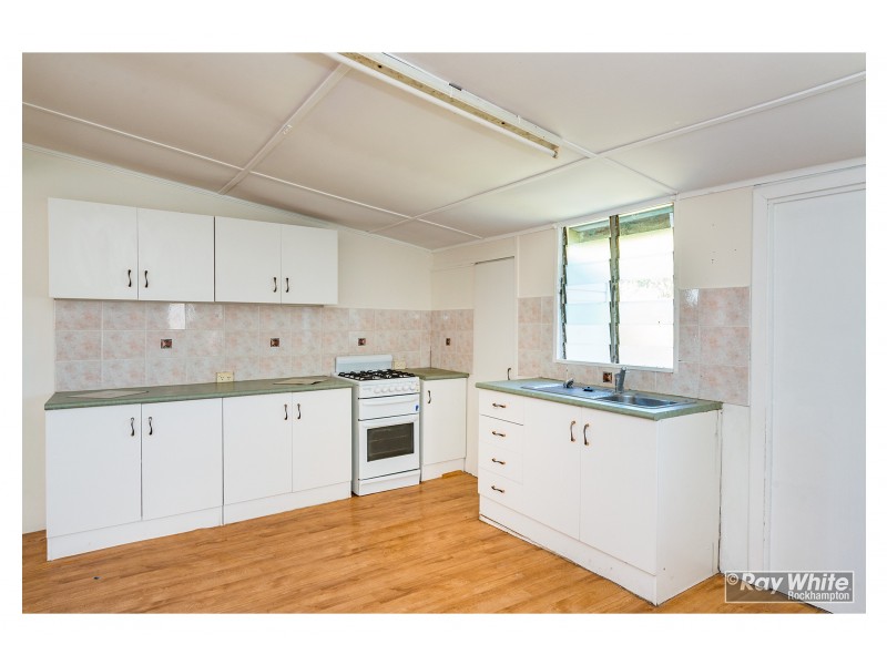 338 East Street, Depot Hill QLD 4700