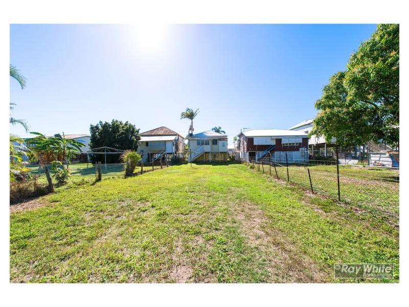 338 East Street, Depot Hill QLD 4700