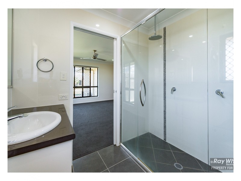 2 Thomas Street, Gracemere QLD 4702
