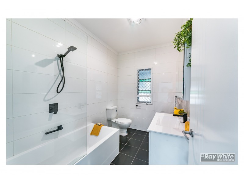 105 Main Street, Park Avenue QLD 4701