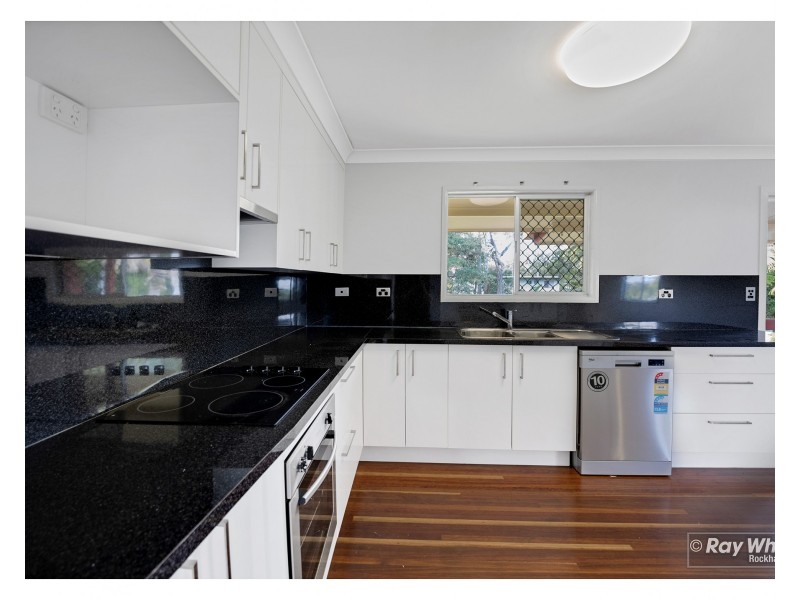 18 Crick Street, Kawana QLD 4701