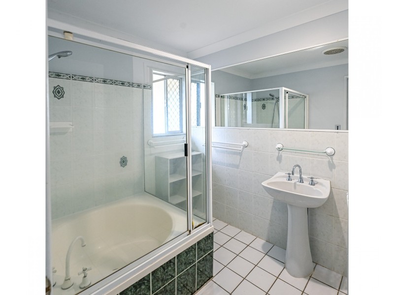 18 Crick Street, Kawana QLD 4701