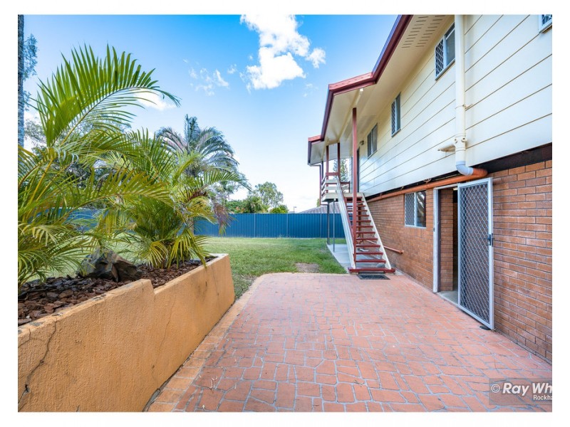 18 Crick Street, Kawana QLD 4701