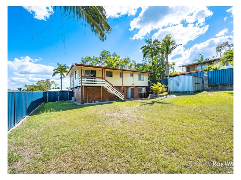 18 Crick Street, Kawana QLD 4701