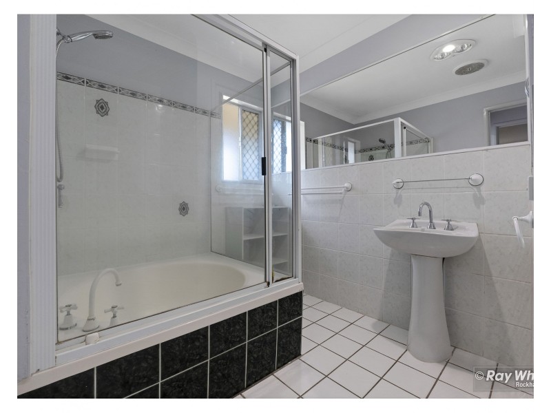 18 Crick Street, Kawana QLD 4701