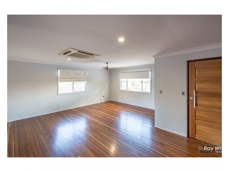 18 Crick Street, Kawana QLD 4701