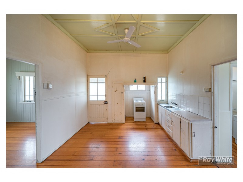 69 Livingstone Street, Berserker QLD 4701