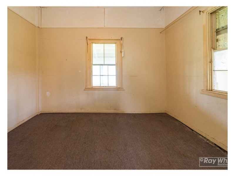 40 Peterson Street, West Rockhampton QLD 4700