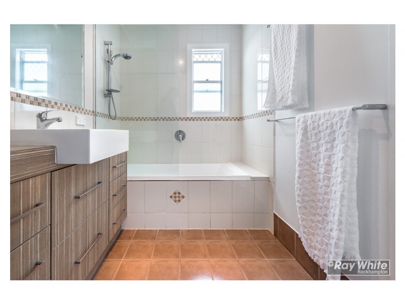 224 Richardson Road, Park Avenue QLD 4701