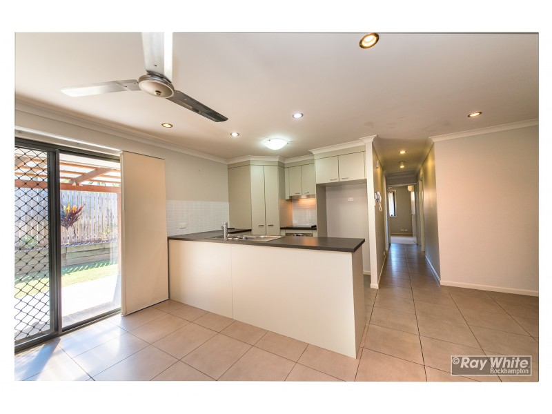 11/249 Mason Street, Koongal QLD 4701