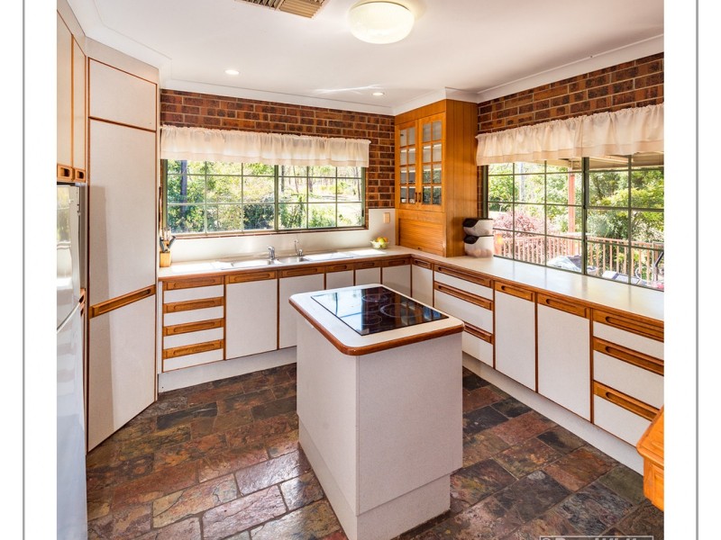 33 Rhys Avenue, The Caves QLD 4702