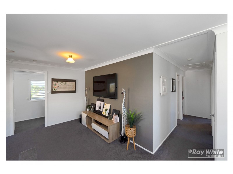 8 Locke Street, Kawana QLD 4701