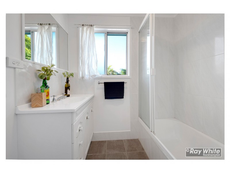 8 Locke Street, Kawana QLD 4701