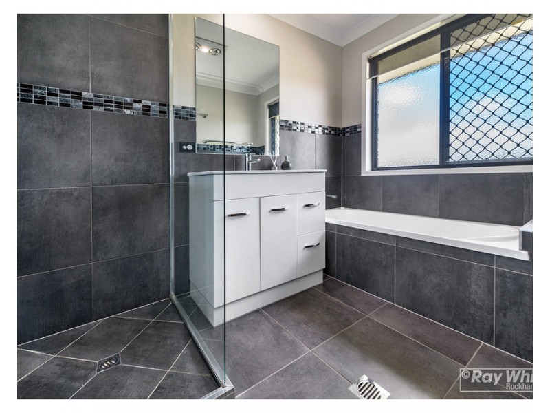 6 Peregrin Court, Parkhurst QLD 4702