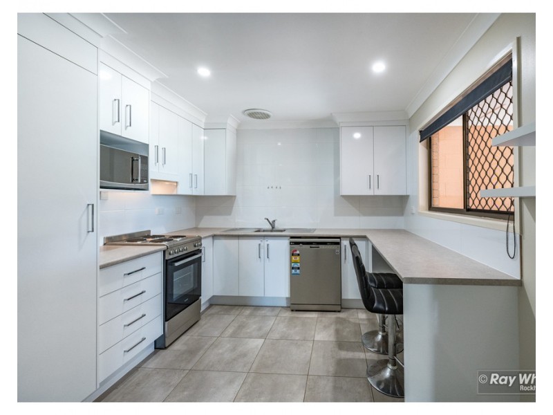 2/72 Medcraf Street, Park Avenue QLD 4701