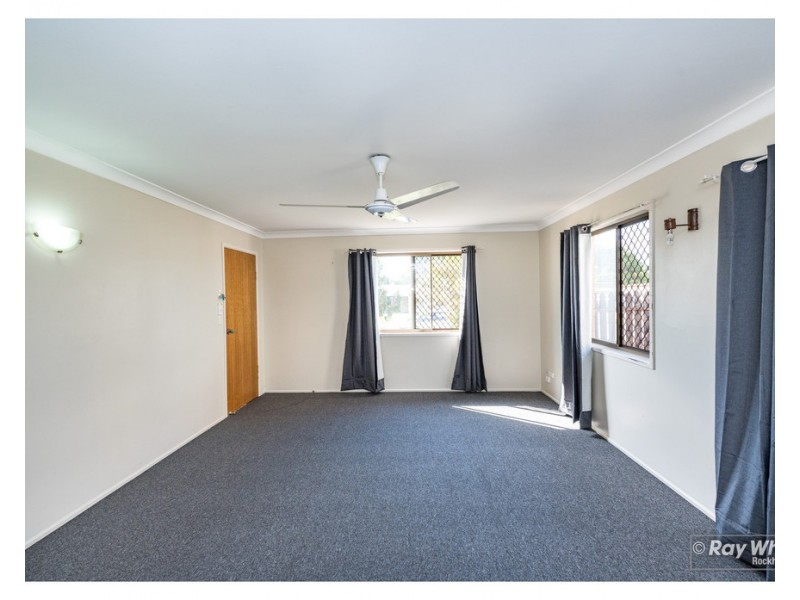 2/72 Medcraf Street, Park Avenue QLD 4701