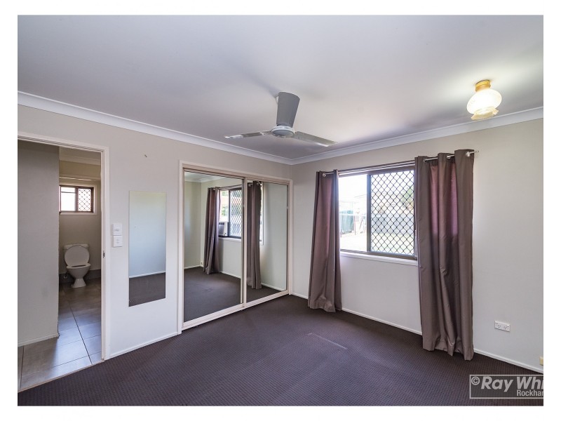 2/72 Medcraf Street, Park Avenue QLD 4701