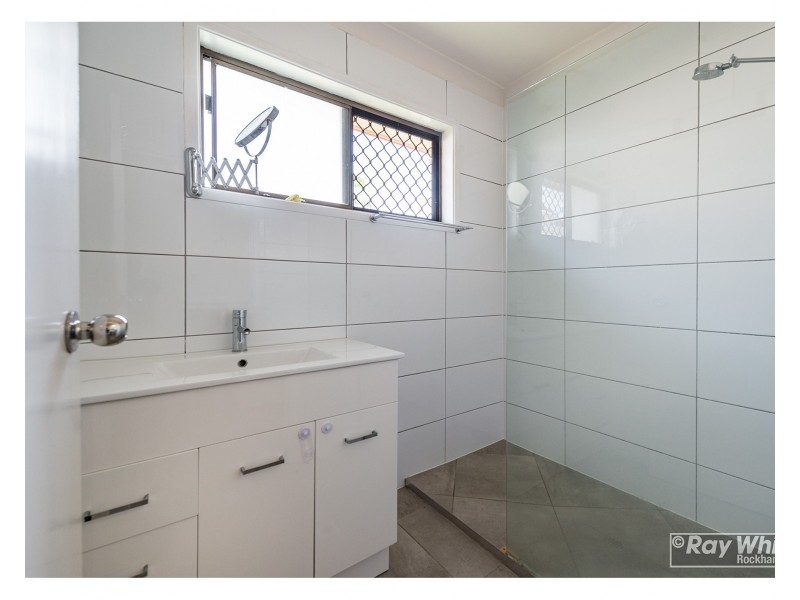 2/72 Medcraf Street, Park Avenue QLD 4701