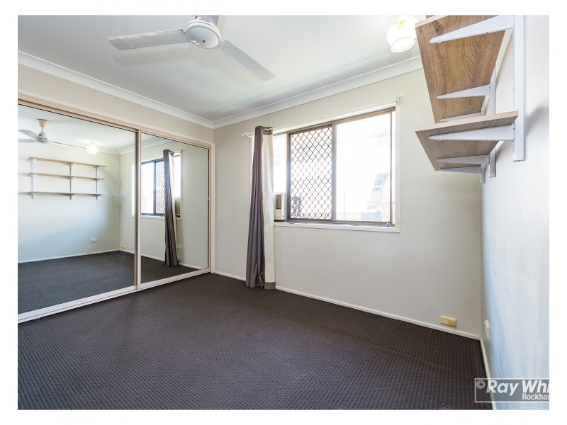 2/72 Medcraf Street, Park Avenue QLD 4701