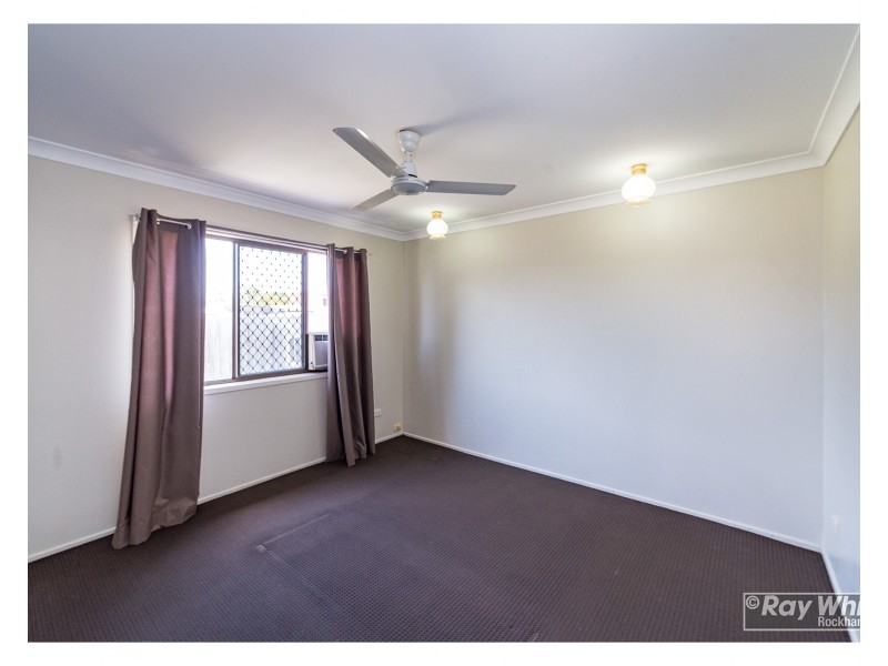 2/72 Medcraf Street, Park Avenue QLD 4701