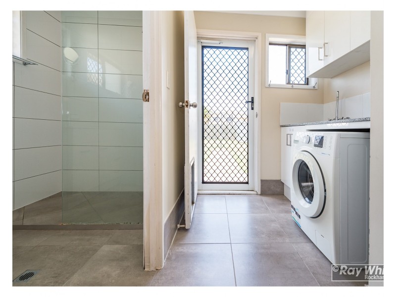 2/72 Medcraf Street, Park Avenue QLD 4701