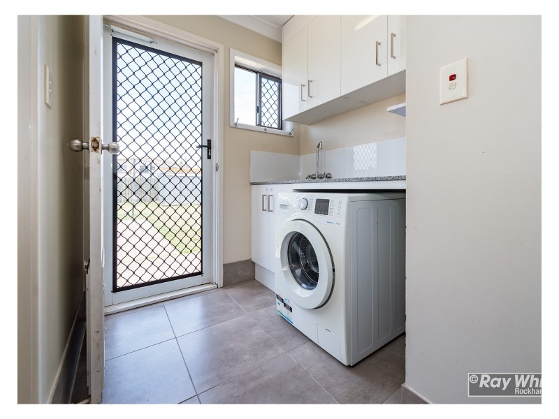 2/72 Medcraf Street, Park Avenue QLD 4701