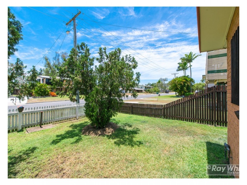 2/72 Medcraf Street, Park Avenue QLD 4701