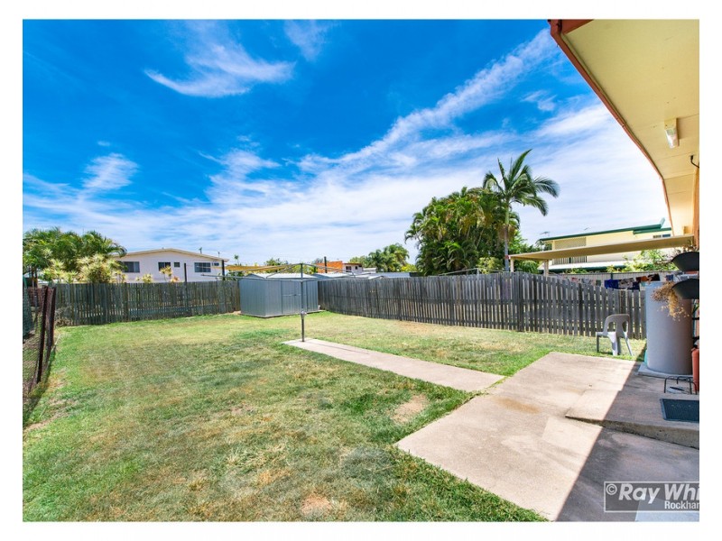 2/72 Medcraf Street, Park Avenue QLD 4701
