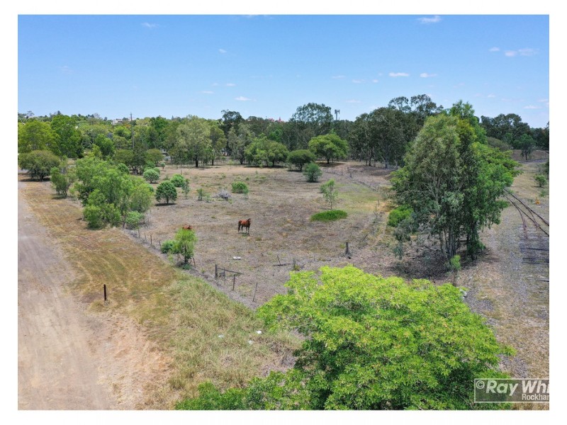 31 Port Curtis Road, Depot Hill QLD 4700