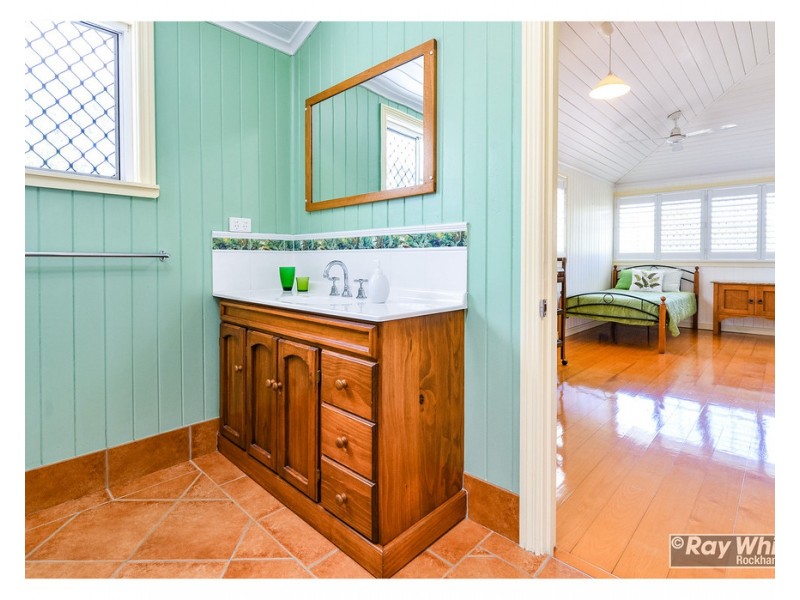 111 McMillan Avenue, Parkhurst QLD 4702