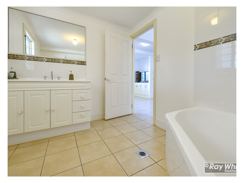 111 McMillan Avenue, Parkhurst QLD 4702