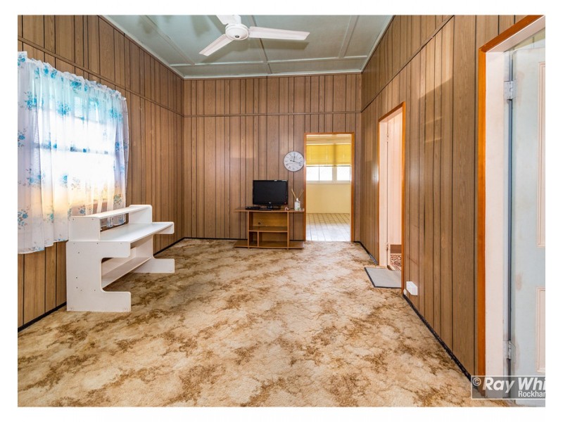 1 Tung Yeen Street, Park Avenue QLD 4701