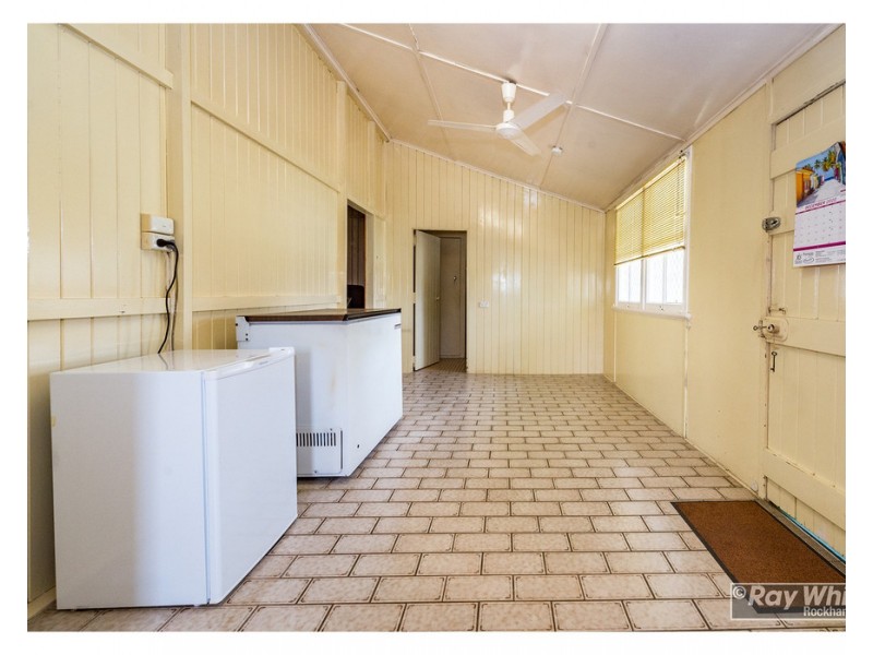 1 Tung Yeen Street, Park Avenue QLD 4701