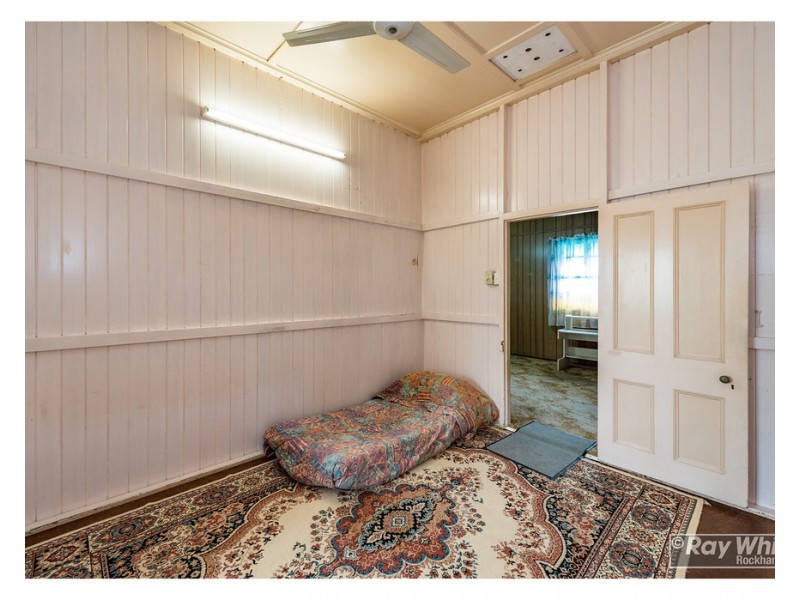 1 Tung Yeen Street, Park Avenue QLD 4701