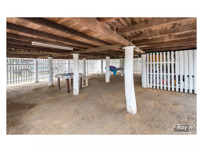 1 Tung Yeen Street, Park Avenue QLD 4701