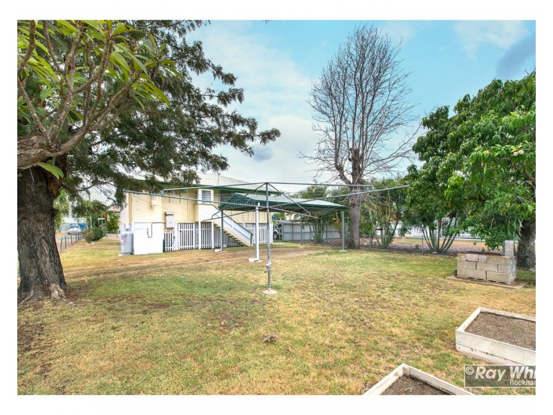 1 Tung Yeen Street, Park Avenue QLD 4701