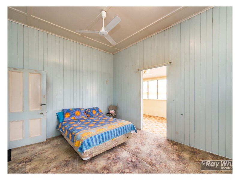 1 Tung Yeen Street, Park Avenue QLD 4701