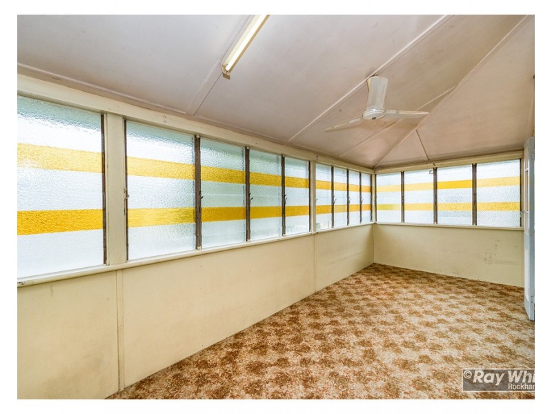 1 Tung Yeen Street, Park Avenue QLD 4701