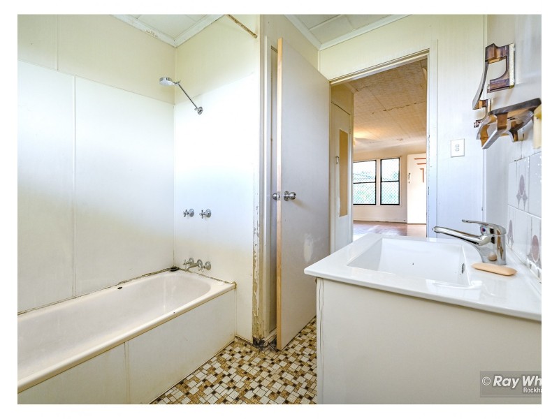 10 Wambool Street, West Rockhampton QLD 4700