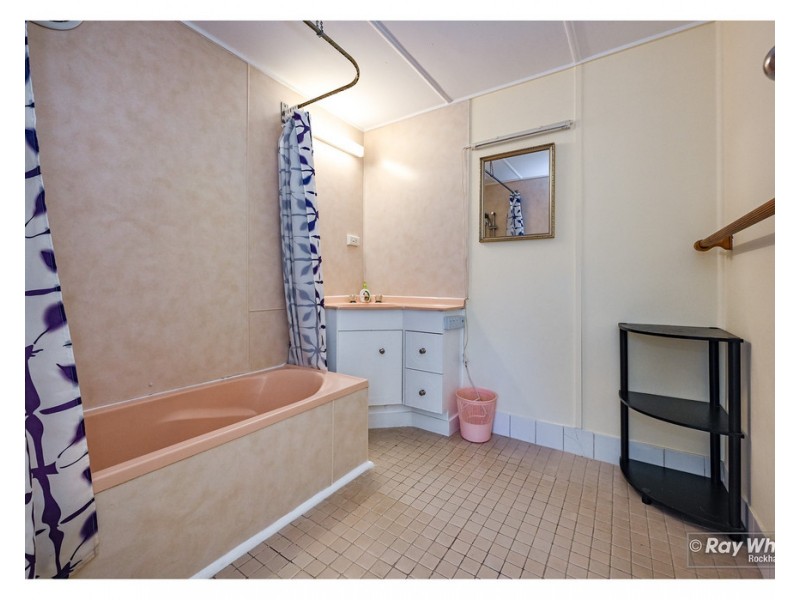 174 Peter Street, Berserker QLD 4701