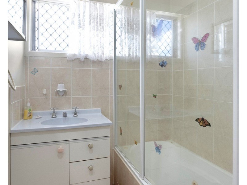 69 Kershaw Street, Park Avenue QLD 4701