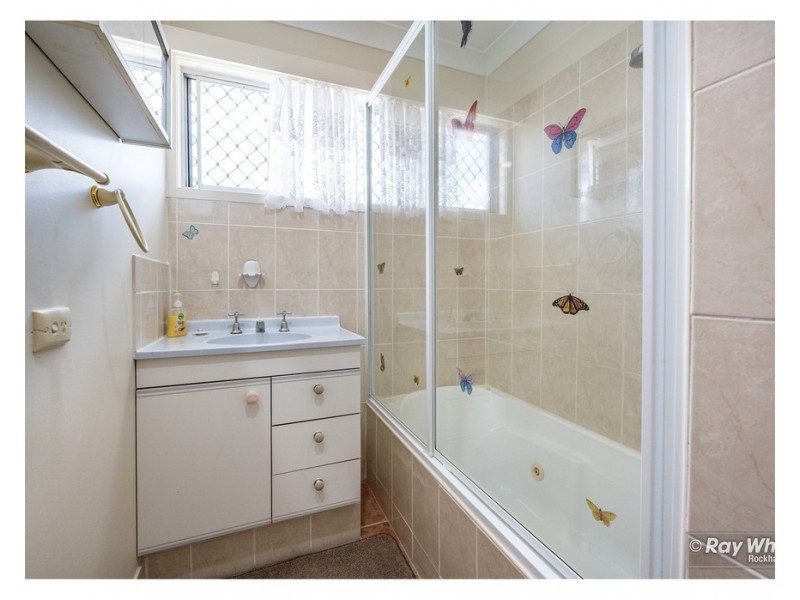 69 Kershaw Street, Park Avenue QLD 4701